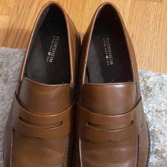 Size 10.5 Florsheim mens shoes. Worn less than a week. - Picture 6 of 10